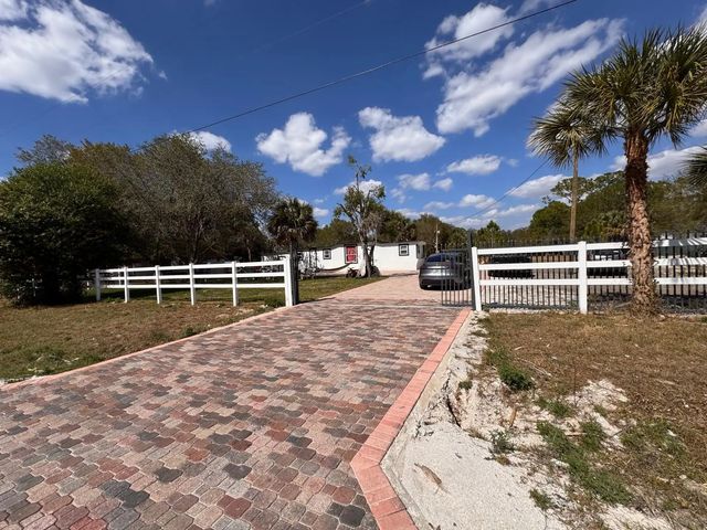 2 of 42 - 357 Hunting Club Avenue, Clewiston, FL