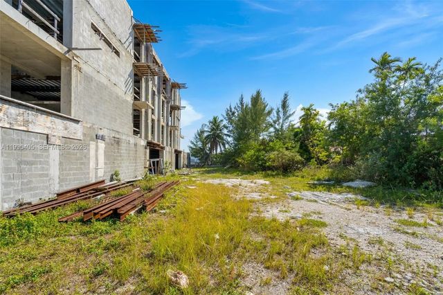 4 of 20 - 10 S Shore Drive, Miami Beach, FL