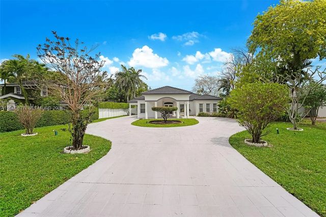69 S Royal Poinciana Boulevard, Miami Springs