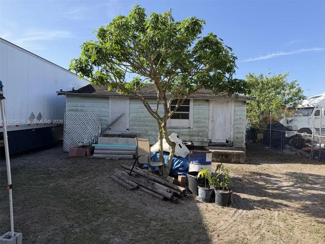 3 of 6 - 835 E Alverdez Avenue, Clewiston, FL