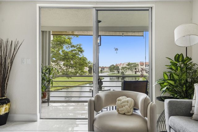 2900 Sunrise Lakes Drive W #201, Sunrise