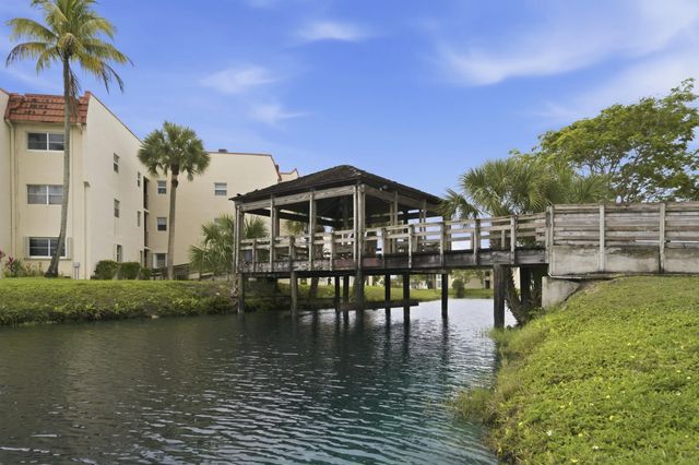 5 of 22 - 2900 Sunrise Lakes Drive W #201, Sunrise, FL
