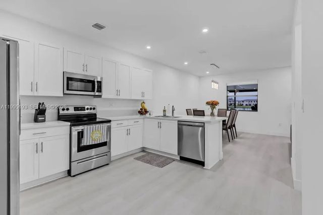 5 of 29 - 10254 Sw 228th Terrace, Miami, FL
