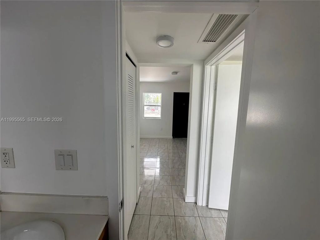 1130 Nw 62nd Street #13, Miami