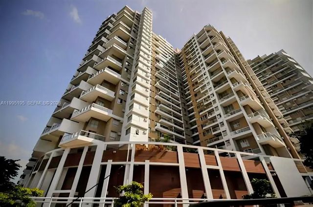 2 of 47 - 400 Avenida José Luiz Ferraz #502, , 