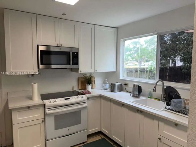 2 of 38 - 3 Sw 7th Avenue, Dania Beach, FL