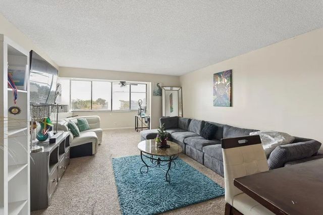 3 of 21 - 8030 Hampton Boulevard #404, North Lauderdale, FL