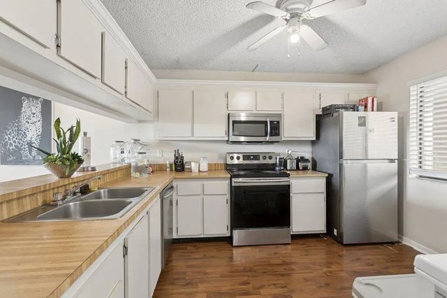 5 of 21 - 8030 Hampton Boulevard #404, North Lauderdale, FL