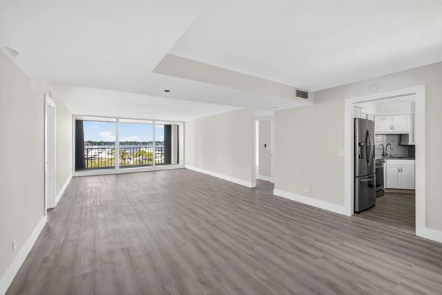 136 Lakeshore Drive #511, North Palm Beach