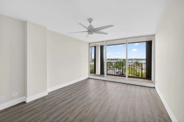 2 of 3 - 136 Lakeshore Drive #511, North Palm Beach, FL