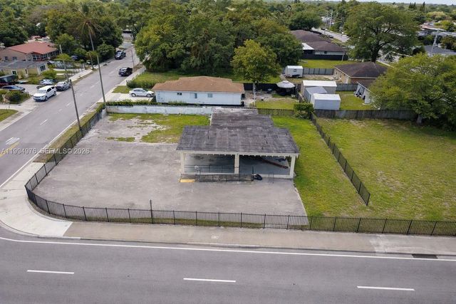 4 of 5 - 17010 Nw 27th Avenue, Miami Gardens, FL