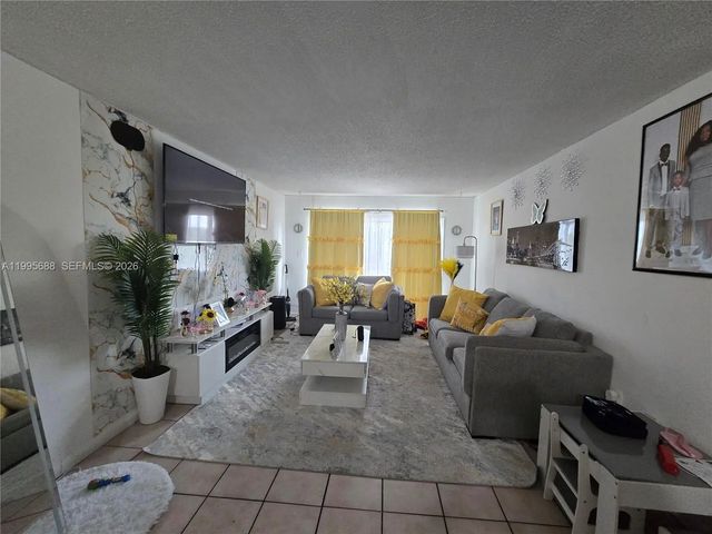 4 of 32 - 3600 Nw 21st Street #309, Lauderdale Lakes, FL