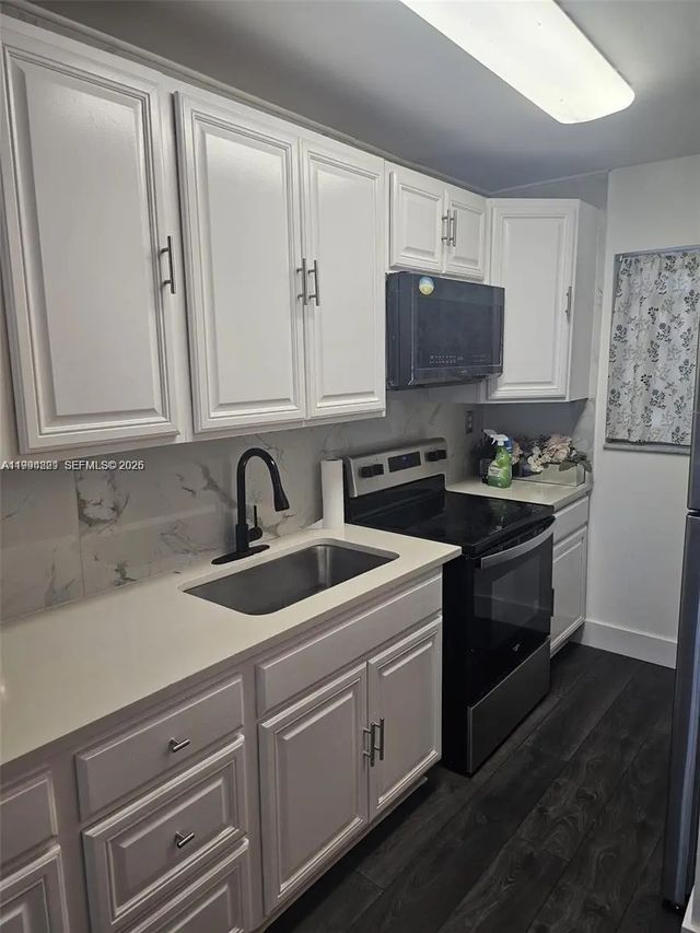 4 of 12 - 6055 W 19th #209, Hialeah, FL