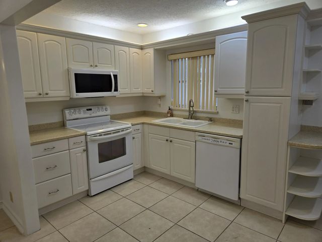 2 of 17 - 10125 Nw 71st Street, Tamarac, FL