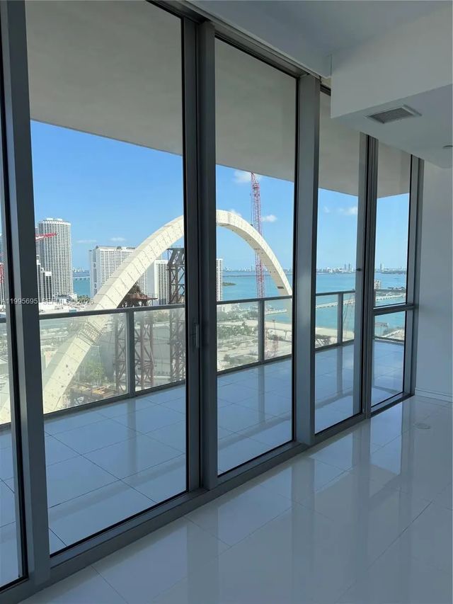 4 of 6 - 1100 Biscayne Boulevard #2605, Miami, FL