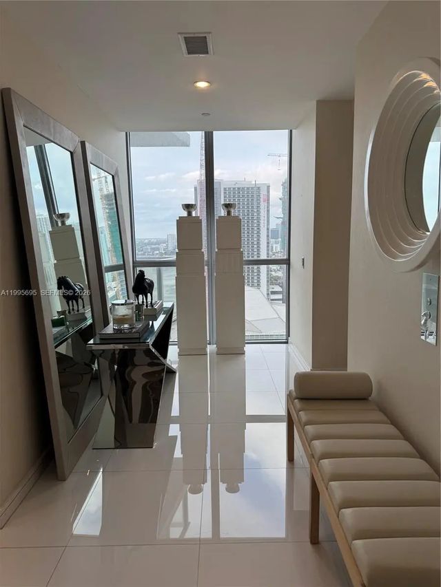 5 of 6 - 1100 Biscayne Boulevard #2605, Miami, FL