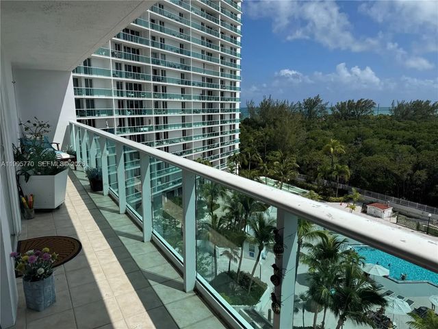 5 of 28 - 100 Bayview Drive #725, Sunny Isles Beach, FL