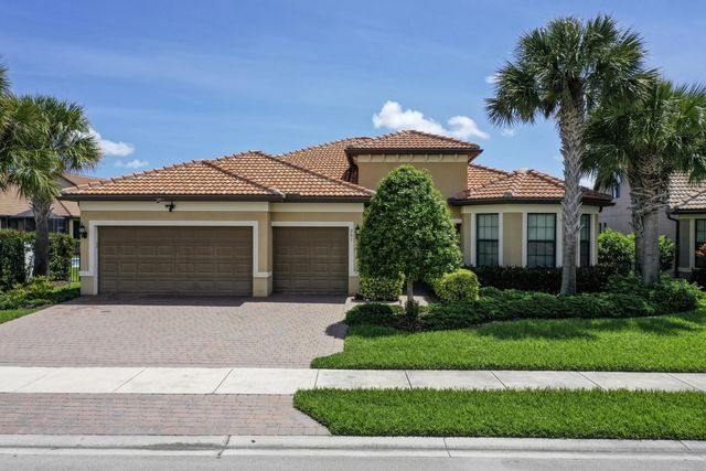 2 of 36 - 301 Se Huntington Circle, Port St. Lucie, FL