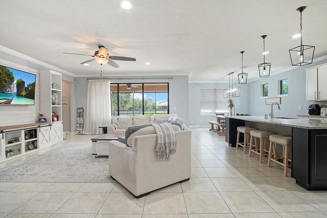 4 of 36 - 301 Se Huntington Circle, Port St. Lucie, FL