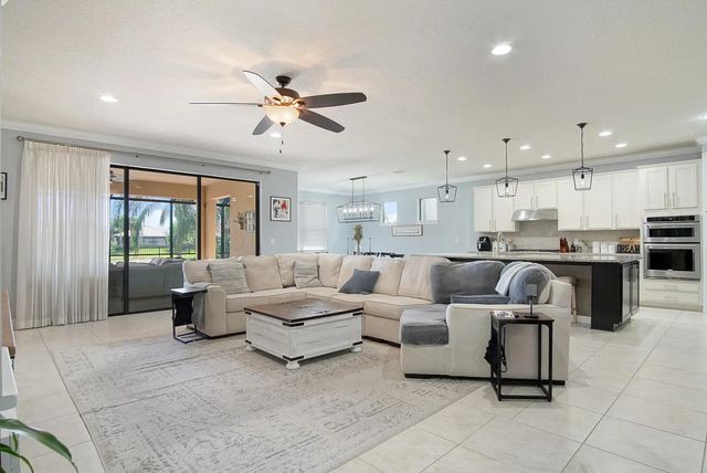5 of 36 - 301 Se Huntington Circle, Port St. Lucie, FL