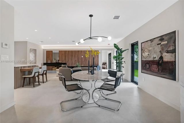 4 of 42 - 6207 Sw 10th Street, West Miami, FL