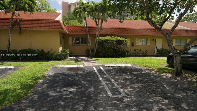 10722 La Placida Drive #9-b2, Coral Springs