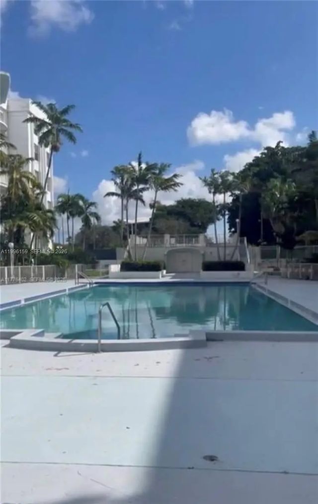 496 Nw 165th St Road #d-611, Miami