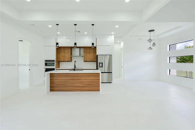 3 of 39 - 2834 Nw 17th Place, Cape Coral, FL