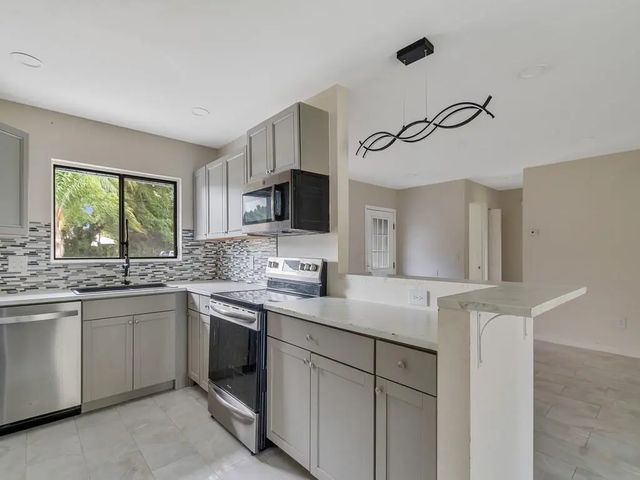 3 of 33 - 1846 24th Place Sw, Vero Beach, FL