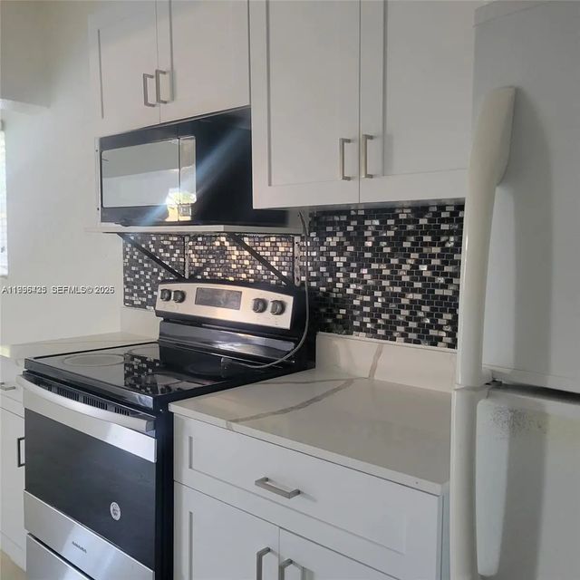 4 of 22 - 715 Sw 6th Street, Dania Beach, FL