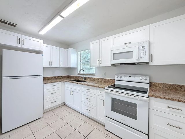 3 of 33 - 235 Lake Dora Drive #235, West Palm Beach, FL