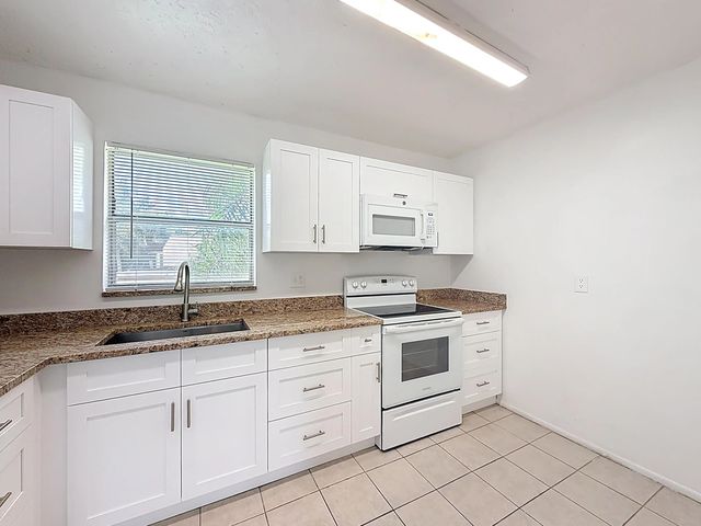 5 of 33 - 235 Lake Dora Drive #235, West Palm Beach, FL