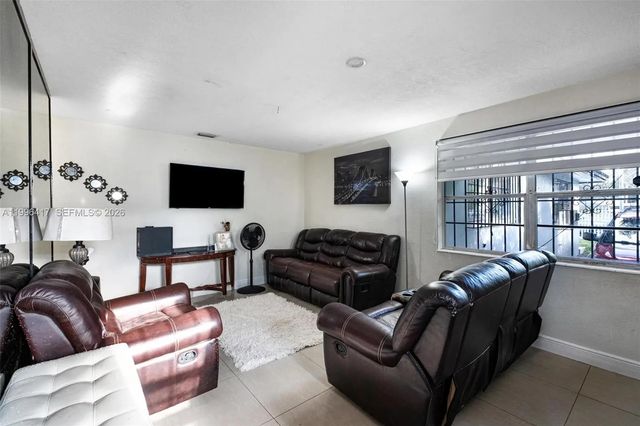 3 of 33 - 1519 Nw 40th Street, Miami, FL