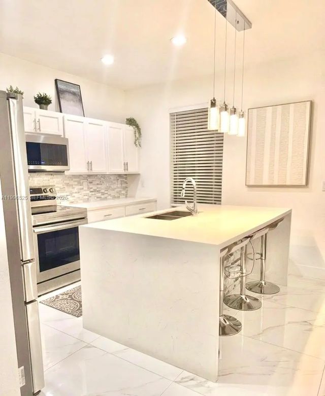 5 of 15 - 4237 Sw 164th Path #4237, Miami, FL