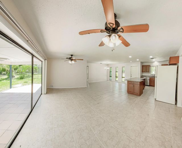 2 of 11 - 441 Se Glenwood Drive, Port St. Lucie, FL