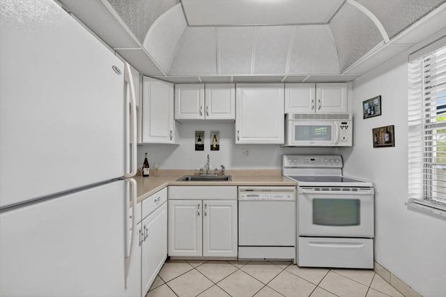 5 of 47 - 7787 Golf Circle Drive #310-k, Margate, FL