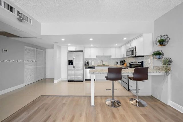 3 of 26 - 19370 Collins Avenue #225, Sunny Isles Beach, FL
