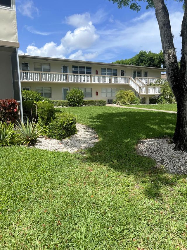 2 of 26 - 52 Dorchester, West Palm Beach, FL