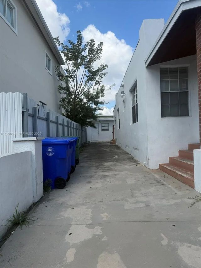 5 of 18 - 634 Sw 10th Avenue, Miami, FL
