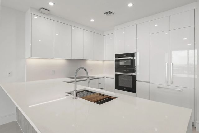 5 of 65 - 220 Lake Shore Drive #1121, Lake Park, FL