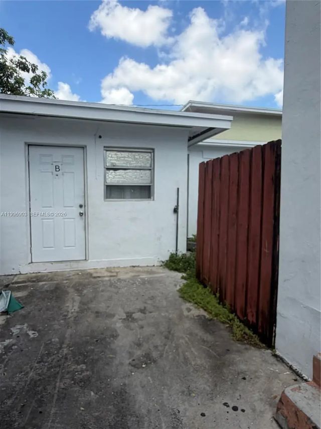 5 of 18 - 634 Sw 10th Avenue, Miami, FL