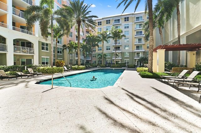 2 of 23 - 804 E Windward Way ##122, Lantana, FL