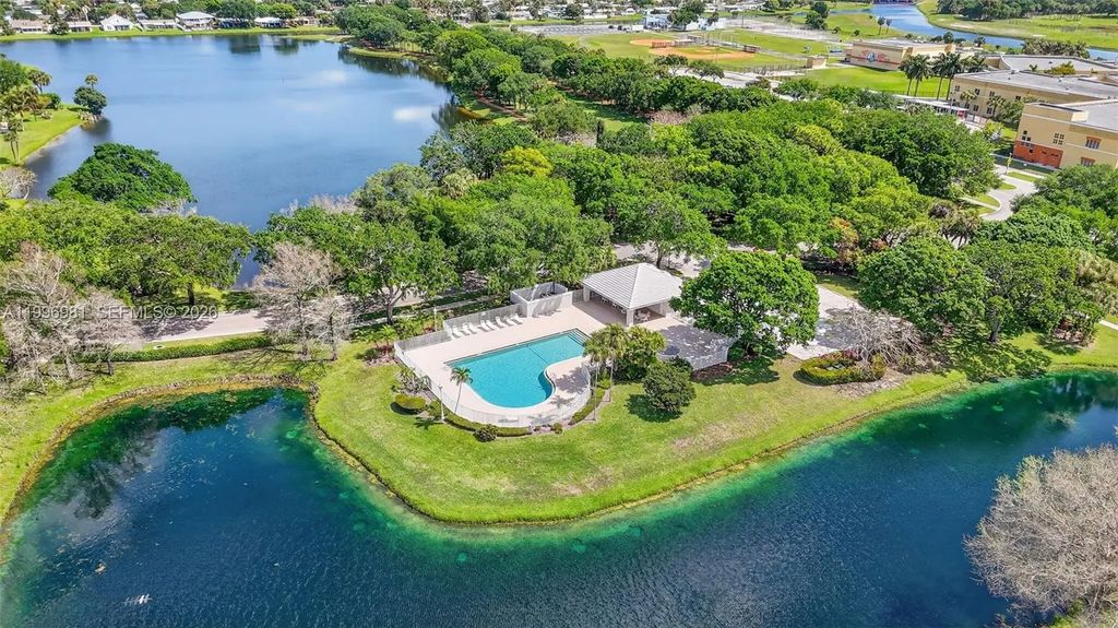 102 Sun Terrace Court, Palm Beach Gardens