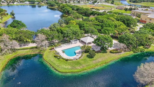 102 Sun Terrace Court, Palm Beach Gardens