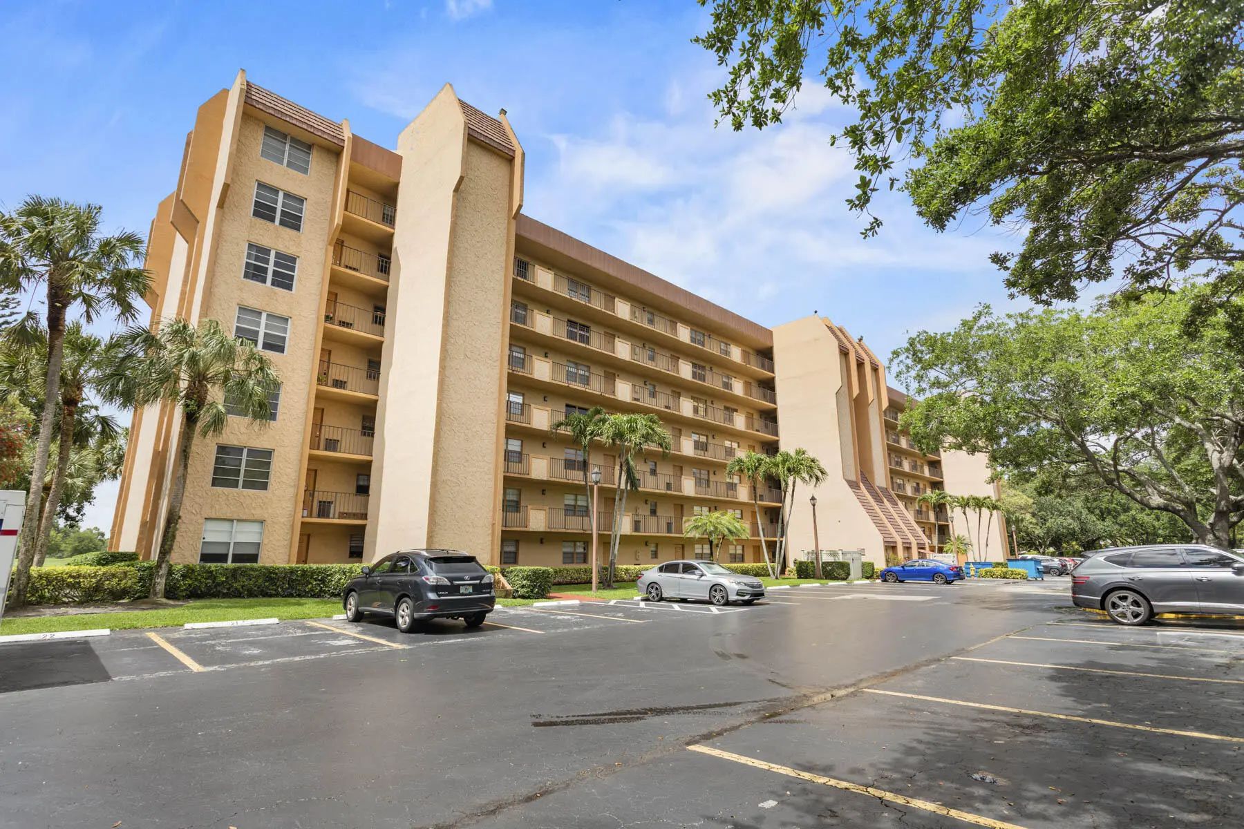 3001 W Rolling Hills Circle #301, Davie