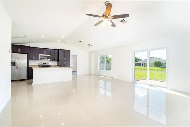 4 of 14 - 986 Sw Romaine Lane, Port St. Lucie, FL
