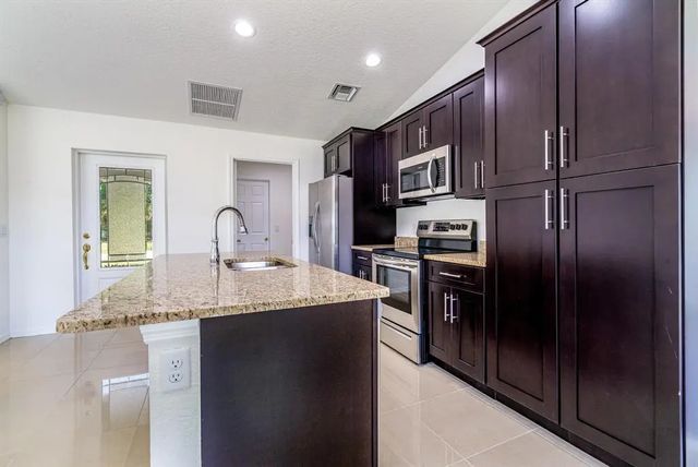 5 of 14 - 986 Sw Romaine Lane, Port St. Lucie, FL