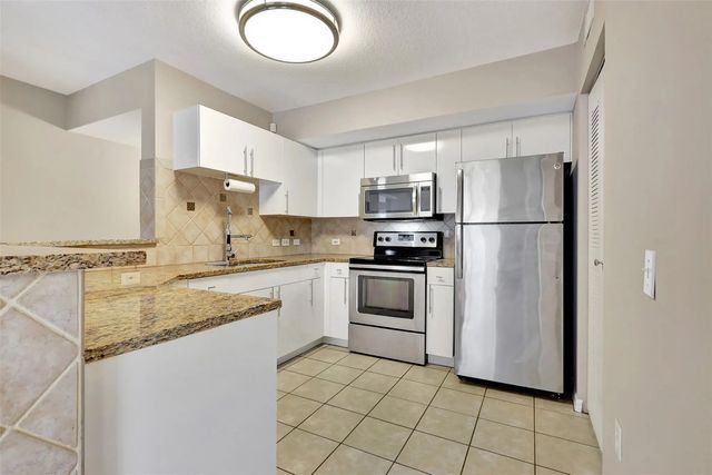 3 of 46 - 310 Villa Circle #310, Boynton Beach, FL