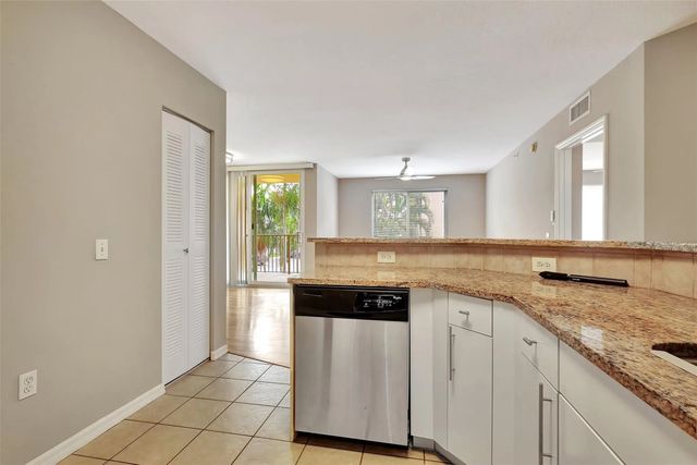 4 of 46 - 310 Villa Circle #310, Boynton Beach, FL