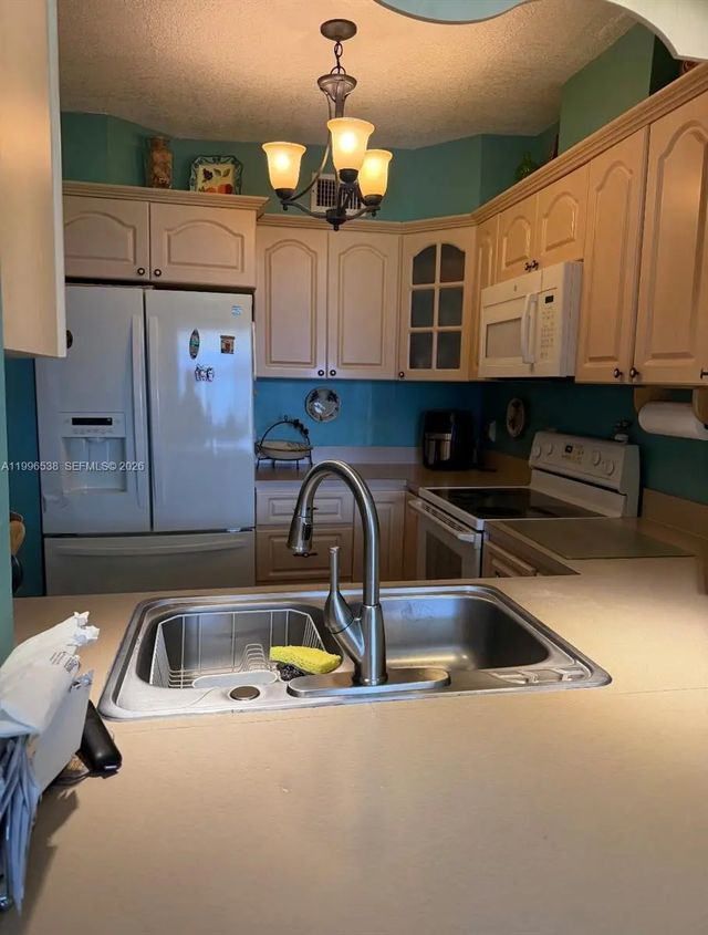 5 of 10 - 1115 Lake Geneva Drive, Lake Worth, FL